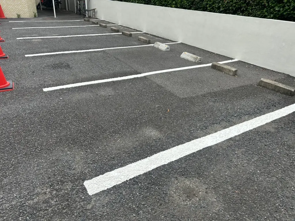 施工事例/上塗り②/タットアップ/ハードライン/駐車場白線/駐車ライン/町田市/外壁塗装専門店/ワンリフォーム/ONE REFORM